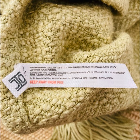 Urban Outfitters Rosie Tufted Throw Blanket In Green - Picture 10 of 11